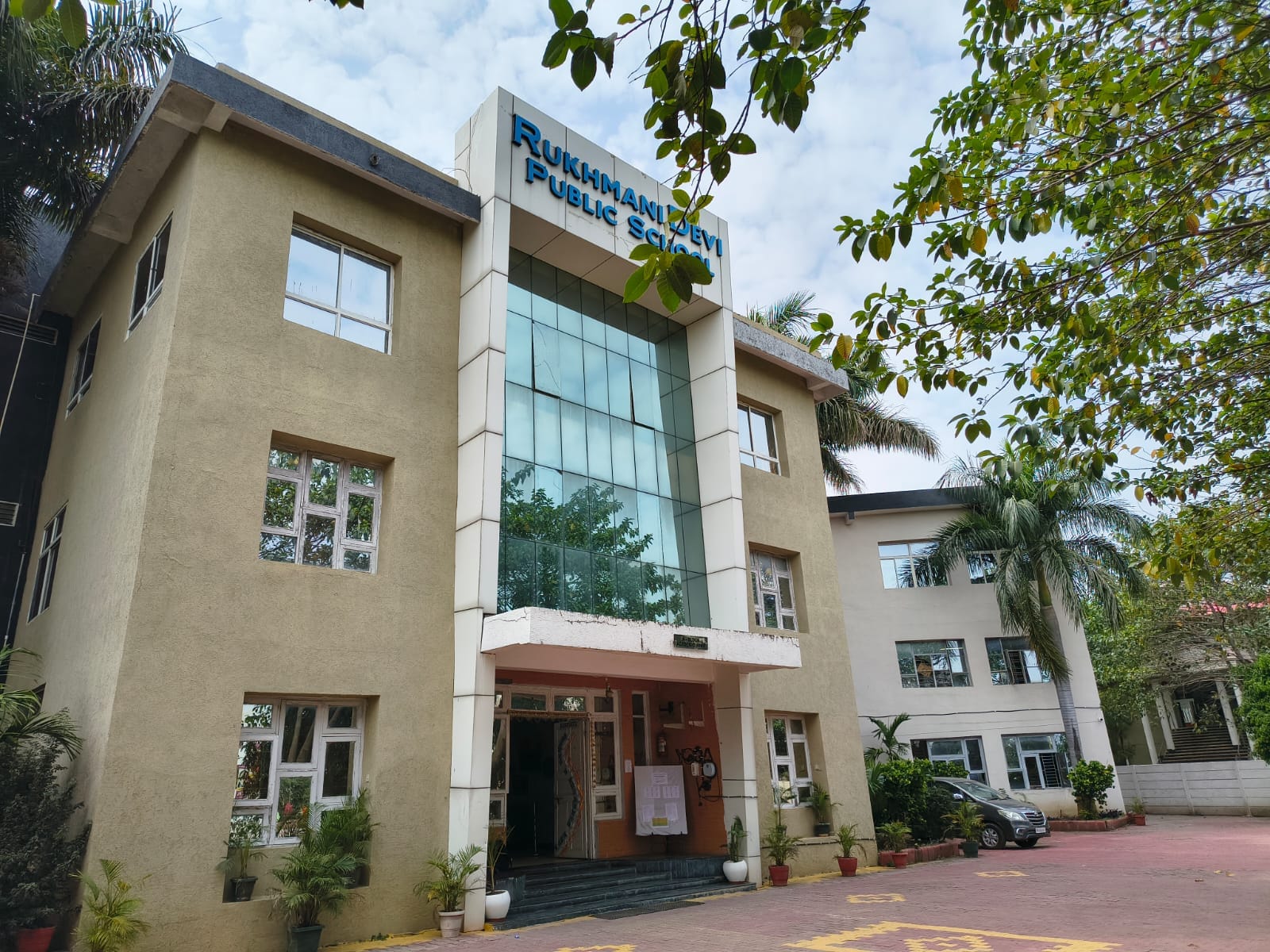 जांच टीम के घेरे में आर्यावर्त विश्वविद्यालय