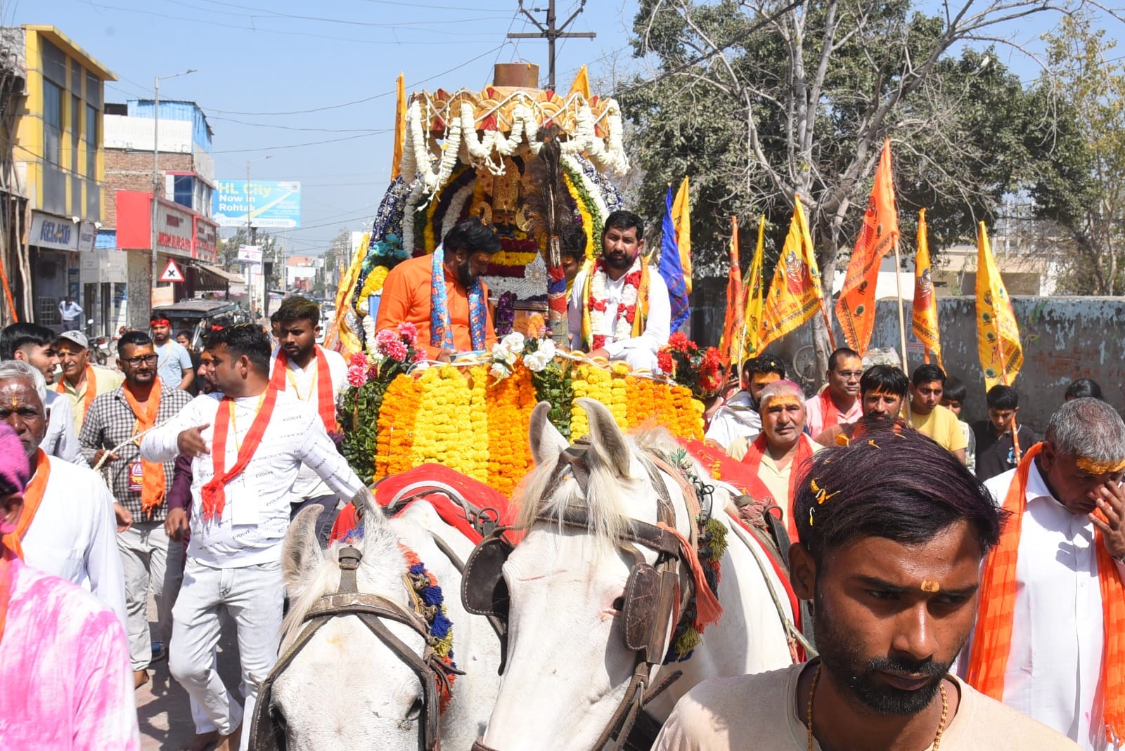 01jjrp14- शहर में निकाली गई 17वीं मनोकामना सिद्धि विशाल ध्वज एवं रथ यात्रा में शामिल श्रद्धालु 01jjrp14- शहर में निकाली गई 17वीं मनोकामना सिद्धि विशाल ध्वज एवं रथ यात्रा में शामिल श्रद्धालु