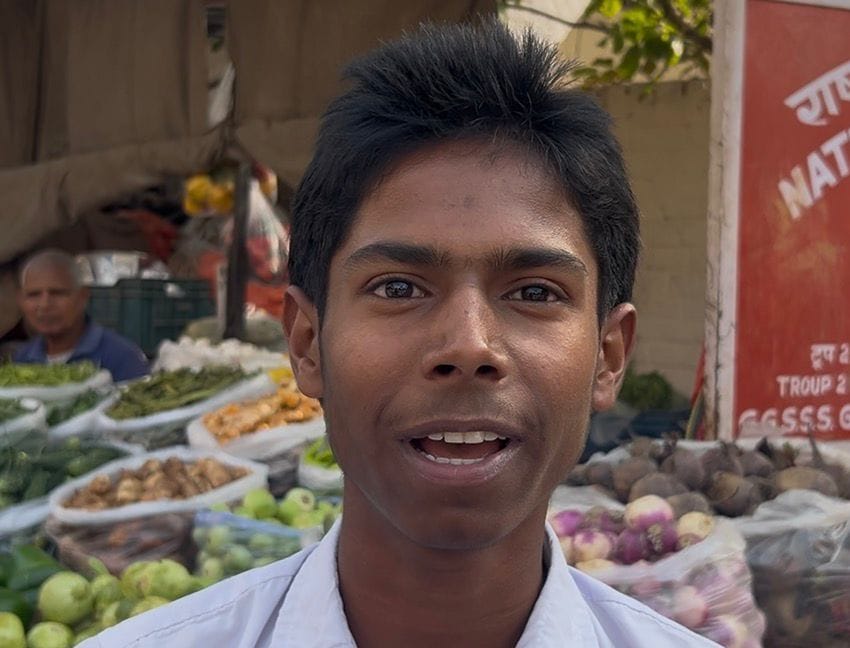 10-रोहतक के गांधी कैंप राजकीय कन्या वरिष्ठ माध्यमिक विद्यालय में परीक्षा देकर लौटते विद्यार्थी।