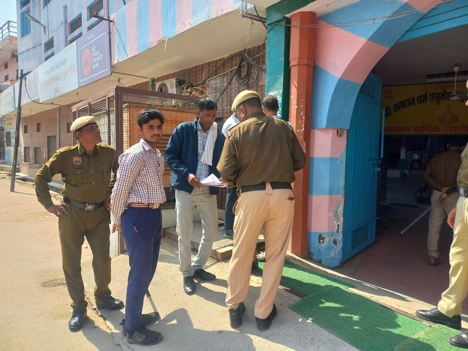 28jjrp23-  परीक्षा केंद्रों का निरीक्षण करते डीसी स्वप्निल रविन्द्र पाटिल। स्रोत-प्रचार विभाग