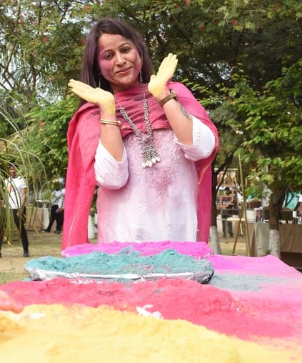 आईआईएम रोड स्थित रिसोर्ट में कार्यक्रम में लोगों ने जमकर होली खेली। आईआईएम रोड स्थित रिसोर्ट में कार्यक्रम में लोगों ने जमकर होली खेली।