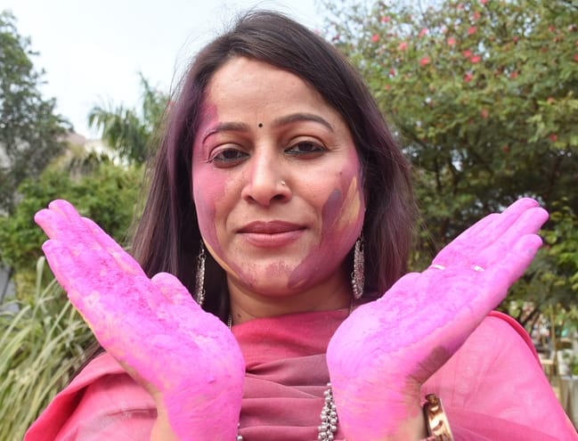 आईआईएम रोड स्थित रिसोर्ट में कार्यक्रम में लोगों ने जमकर होली खेली। आईआईएम रोड स्थित रिसोर्ट में कार्यक्रम में लोगों ने जमकर होली खेली।