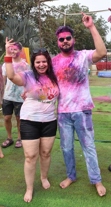 आईआईएम रोड स्थित रिसोर्ट में कार्यक्रम में लोगों ने जमकर होली खेली। आईआईएम रोड स्थित रिसोर्ट में कार्यक्रम में लोगों ने जमकर होली खेली।