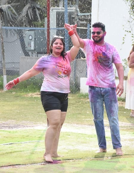 आईआईएम रोड स्थित रिसोर्ट में कार्यक्रम में लोगों ने जमकर होली खेली। आईआईएम रोड स्थित रिसोर्ट में कार्यक्रम में लोगों ने जमकर होली खेली।