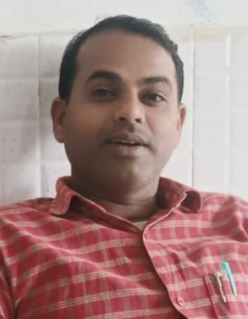 चरवा क्षेत्र में स्थित गैस एजेंसी के बाहर लगी लोगों की लंबी कतार- संवाद चरवा क्षेत्र में स्थित गैस एजेंसी के बाहर लगी लोगों की लंबी कतार- संवाद