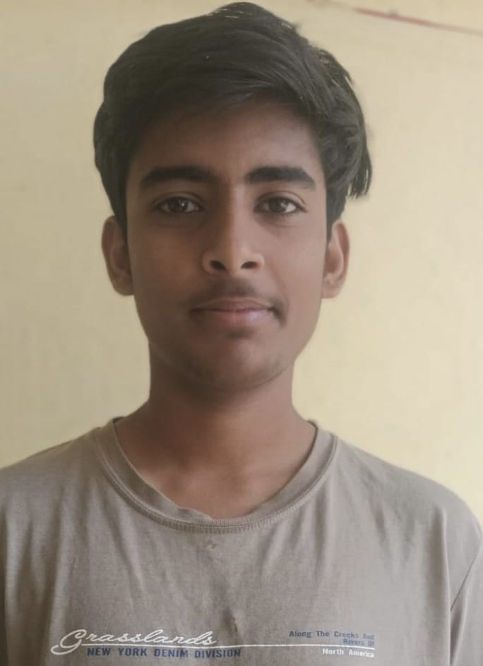 चरवा क्षेत्र में स्थित गैस एजेंसी के बाहर लगी लोगों की लंबी कतार- संवाद चरवा क्षेत्र में स्थित गैस एजेंसी के बाहर लगी लोगों की लंबी कतार- संवाद