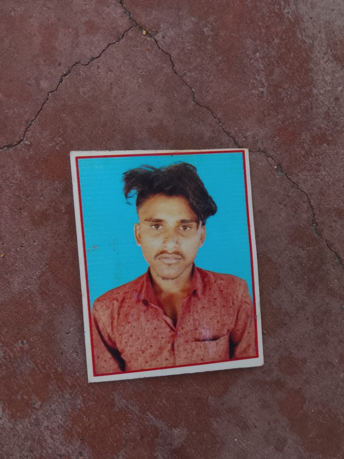 फोटो-01 सीकेटीपी 17 घटना के बाद मानिकपुर के बाहर एकत्रित ग्रामीण। संवाद फोटो-01 सीकेटीपी 17 घटना के बाद मानिकपुर के बाहर एकत्रित ग्रामीण। संवाद