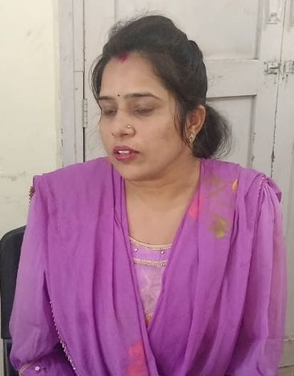 फोटो संख्या:52- नागरिक अस्पताल में मरीज की जांच करते डॉ. राहुल यादव--संवाद फोटो संख्या:52- नागरिक अस्पताल में मरीज की जांच करते डॉ. राहुल यादव--संवाद