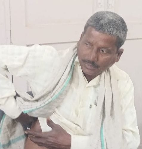 फोटो संख्या:52- नागरिक अस्पताल में मरीज की जांच करते डॉ. राहुल यादव--संवाद फोटो संख्या:52- नागरिक अस्पताल में मरीज की जांच करते डॉ. राहुल यादव--संवाद
