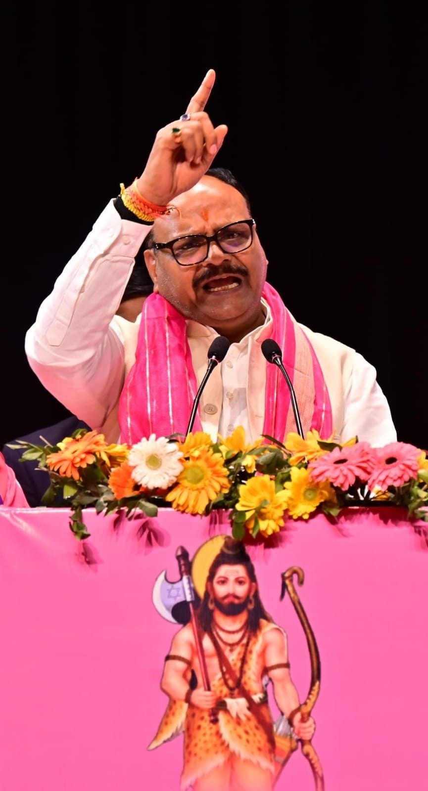 कार्यक्रम में पहुंचे लोग।