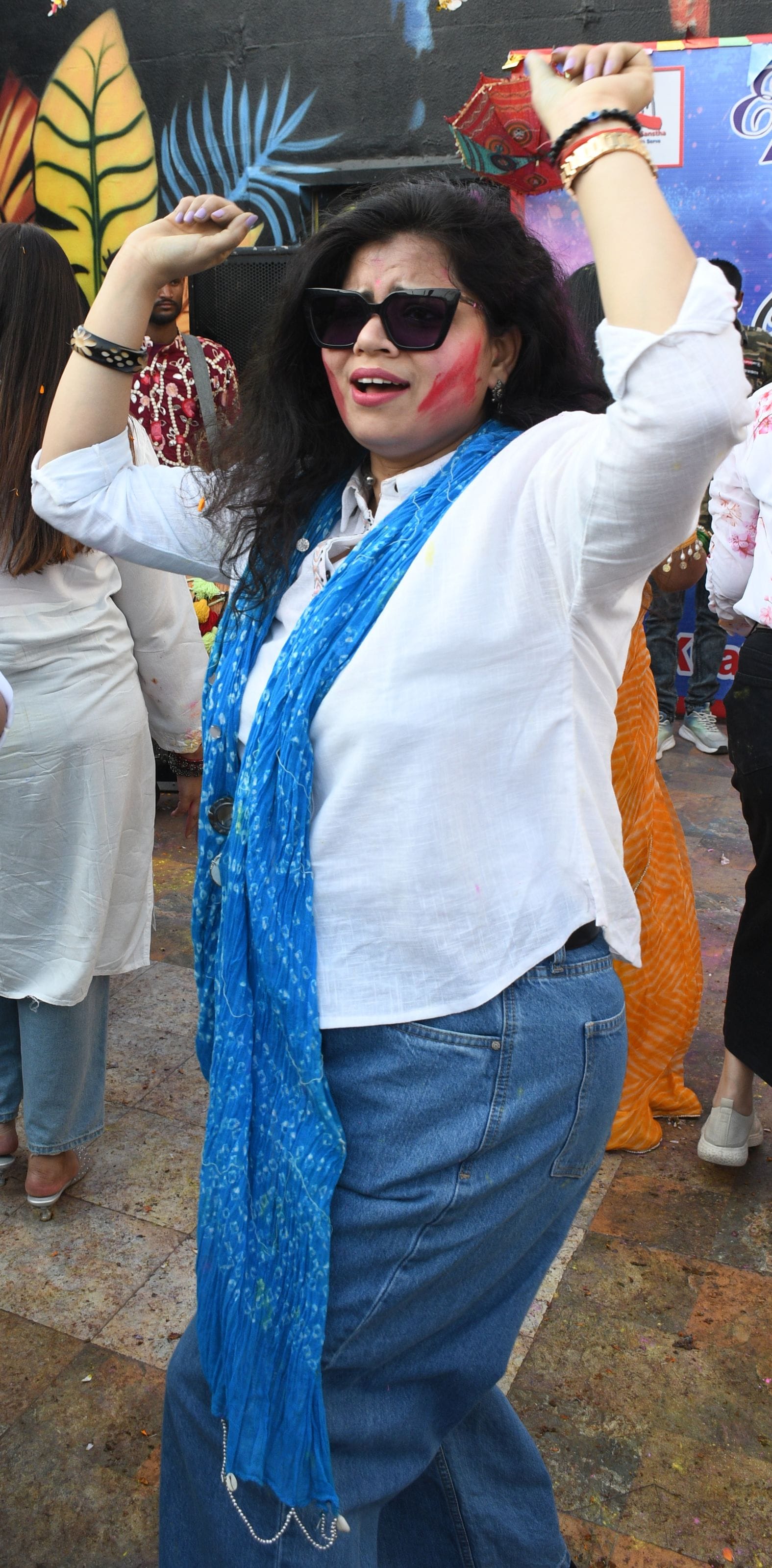 महिलाओं ने शनिवार को जमकर होली खेली। महिलाओं ने शनिवार को जमकर होली खेली।