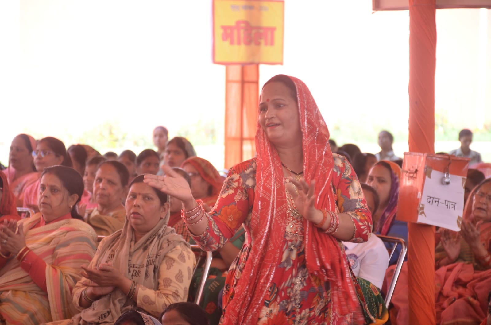 मुमुक्षु आश्रम में रामकथा सुनाते विजय कौशल। स्रोत : आयोजक मुमुक्षु आश्रम में रामकथा सुनाते विजय कौशल। स्रोत : आयोजक