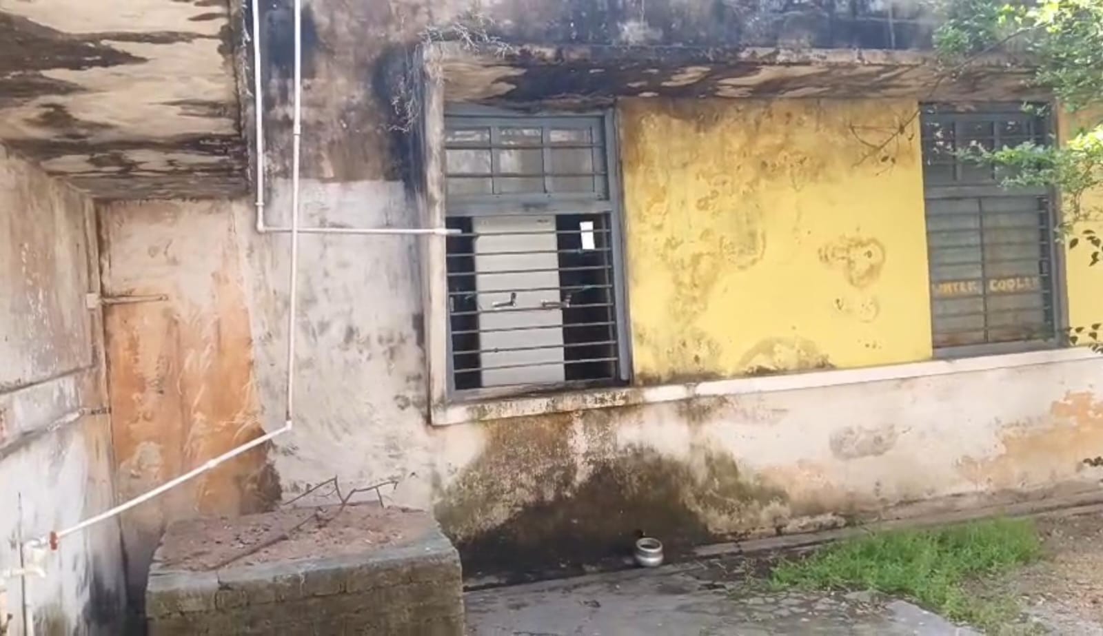 नौगांव हॉस्टल में करंट से छात्र की मौत: वाटर कूलर से पानी पीते समय लगा झटका। नौगांव हॉस्टल में करंट से छात्र की मौत: वाटर कूलर से पानी पीते समय लगा झटका।