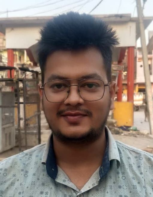 पश्चिमशरीरा चौराहे से ऑटो से मंझनपुर के निकलते यात्री।  संवाद