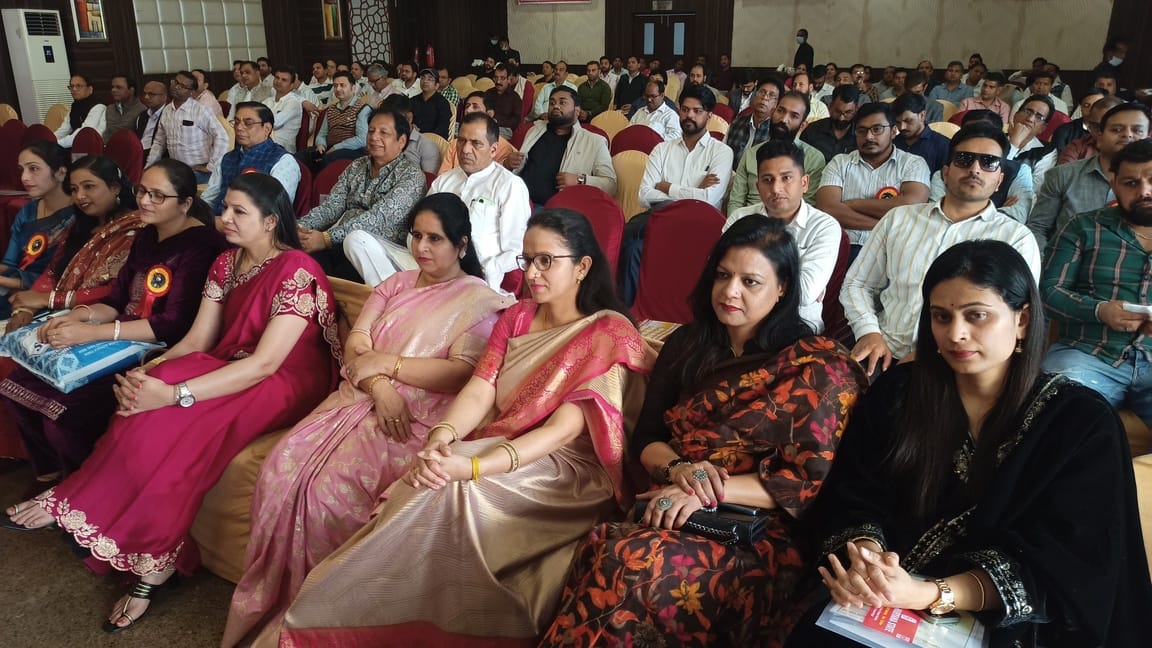 पीएनबी ऑफिसर्स एसोसिएशन के कार्यक्रम में उपस्थित अतिथि। संवाद पीएनबी ऑफिसर्स एसोसिएशन के कार्यक्रम में उपस्थित अतिथि। संवाद