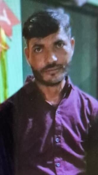 सड़क हादसे के बाद पुलिस की गिरफ्त में ट्रक। संवाद