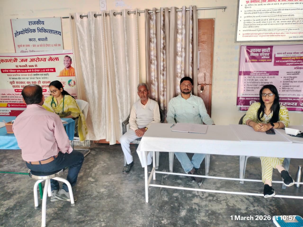 तिलकपुर सीएचसी में इलाज करते चिकित्सक