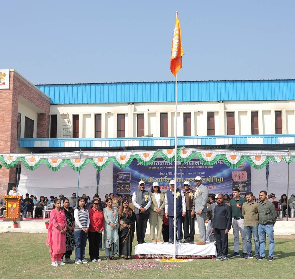 वार्षिक खेलकूद प्रतियोगिता में दौड़ लगाती खिलाड़ी। संवाद वार्षिक खेलकूद प्रतियोगिता में दौड़ लगाती खिलाड़ी। संवाद
