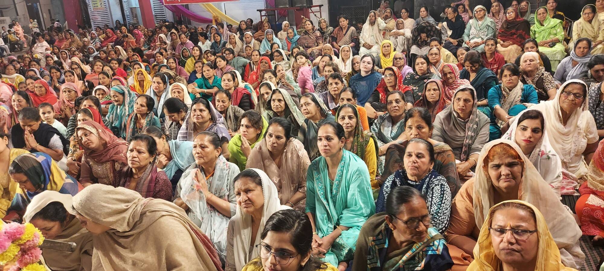 02जेएनडी47-श्री गीता मंदिर में श्रीराम कथा सुनाते हुए साध्वी करुणागिरी महाराज। स्रोत आयोजक 02जेएनडी47-श्री गीता मंदिर में श्रीराम कथा सुनाते हुए साध्वी करुणागिरी महाराज। स्रोत आयोजक