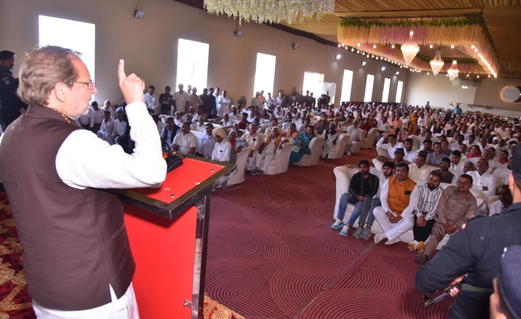 भटगांव की धर्मार्थ गोशाला में मुख्यमंत्री के कार्यक्रम की तैयारियां देखने पहुंचे एसडीएम सुभाष च