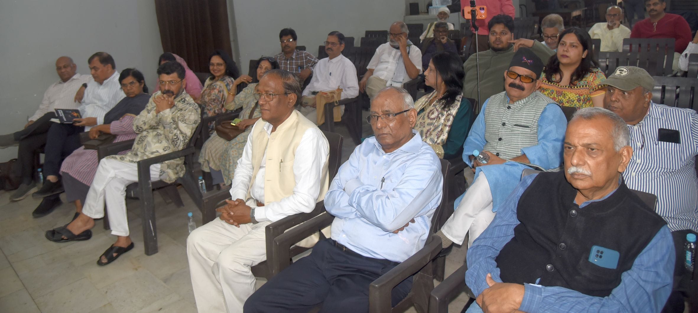डॉ. डीएम मिश्र के गजल संग्रह का लोकार्पण