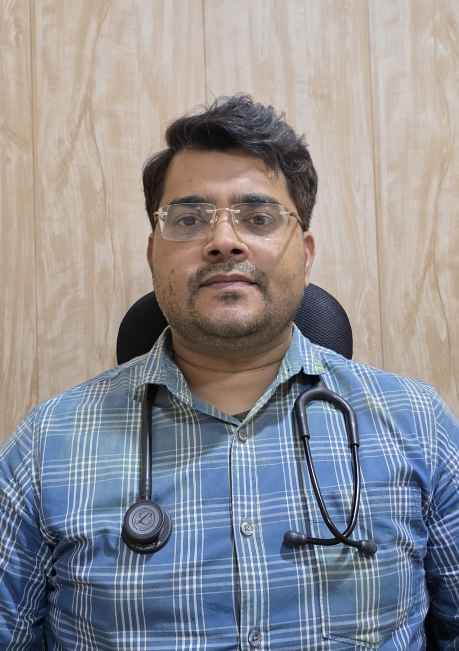 डॉ. घनश्याम गुप्ता, डॉ. शोएब इकबाल व डॉ. मनोज कुमार।