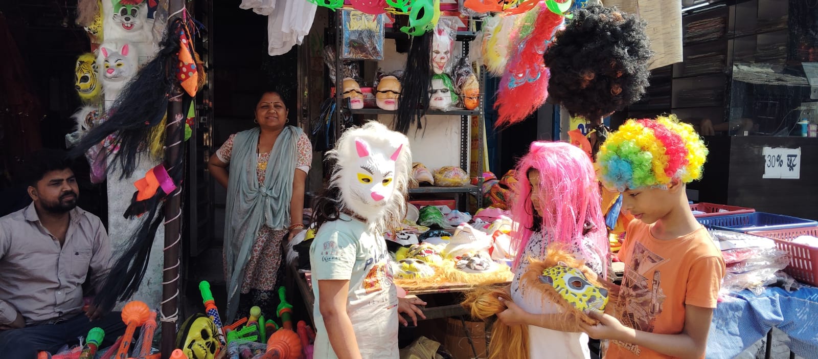 फोटो - 10 दुकान में बिकने को लगी गुझिया। संवाद फोटो - 10 दुकान में बिकने को लगी गुझिया। संवाद