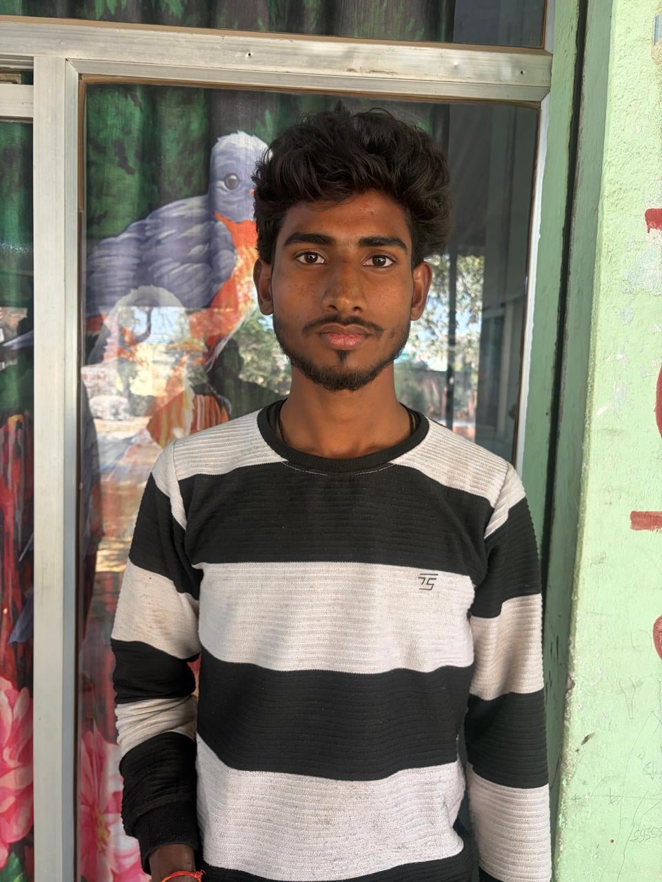 इजराइल में रह रहे रामचिरंजीव की माता उर्मिला देवी जानकारी देती फ़ोटो संवाद