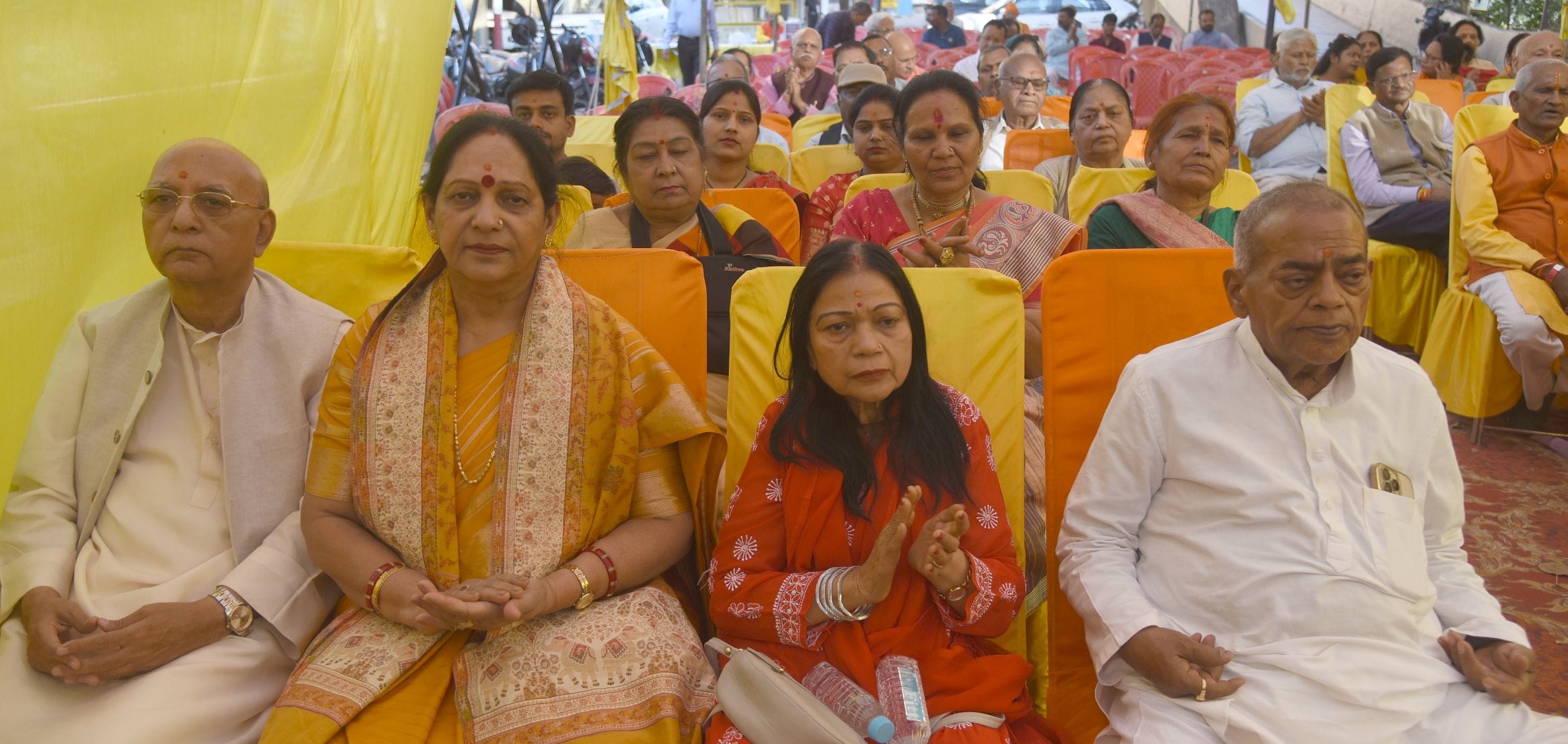 जवाहर भवन के चितेश्वर महादेव मंदिर में चल रही है कथा।