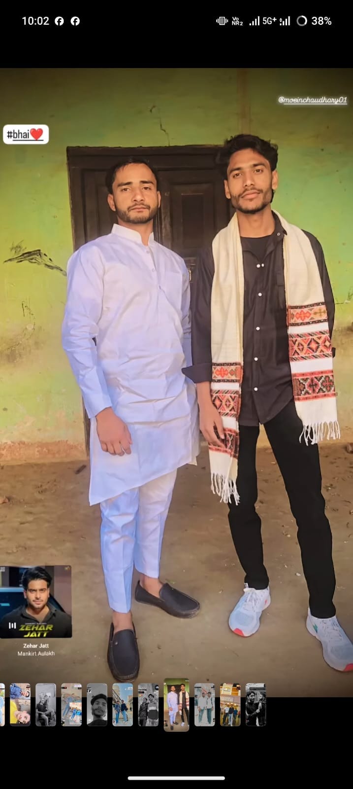कांधला सीएचसी में दोस्तों की मौत पर बिलखता साहुल कांधला सीएचसी में दोस्तों की मौत पर बिलखता साहुल