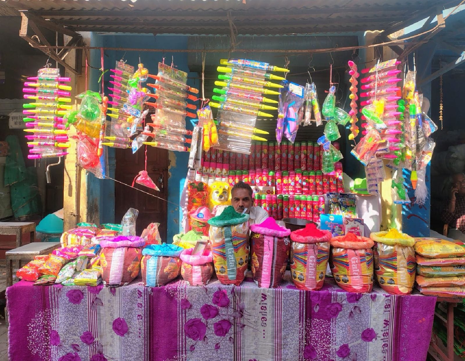 खरीदारी करते लोग। संवाद