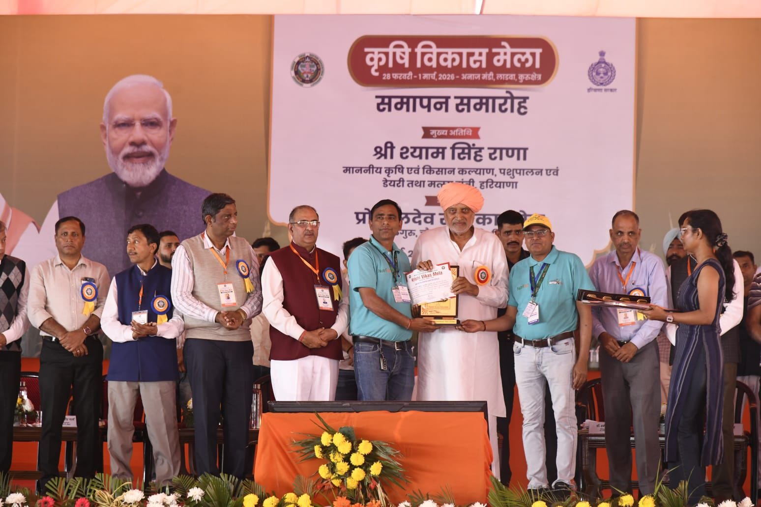 लाडवा। माइक्रोग्रीन्स की प्रदर्शनी का जायजा लेते कृषि मंत्री श्याम सिंह राणा। विज्ञप्ति