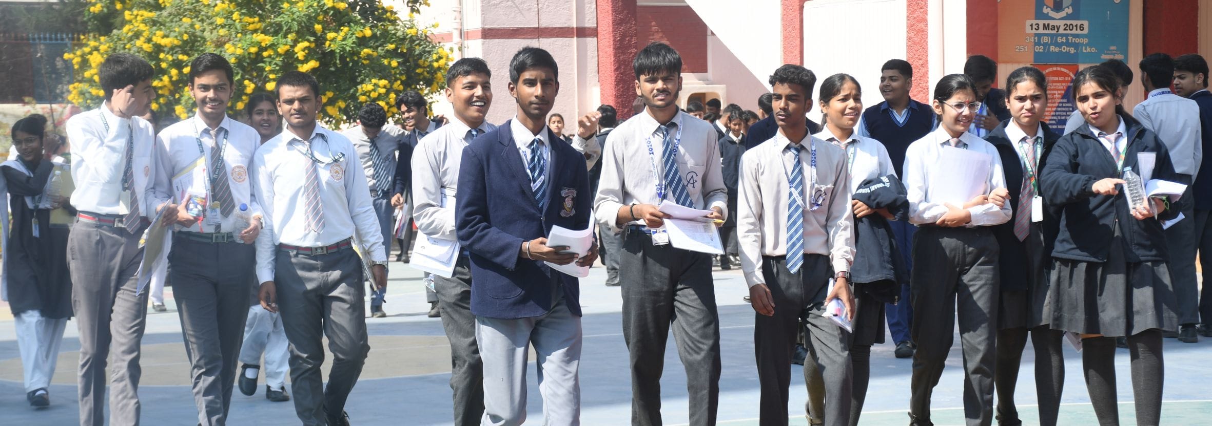 परीक्षा खत्म होते ही छात्रों ने खेली होली।