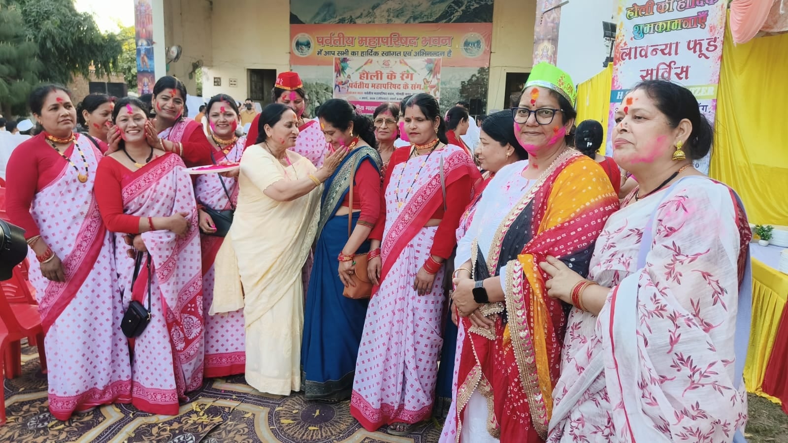 पर्वतीय गीतों से गुलजार हुआ होली उत्सव पर्वतीय गीतों से गुलजार हुआ होली उत्सव