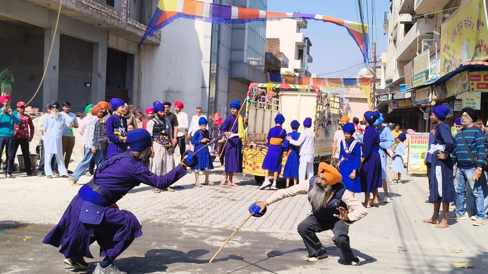पाँवटा साहिब में 342 वें होला मोहल्ला पर्व पर सोमवार को  भव्य नगर कीर्तन निकाला गया। संवाद