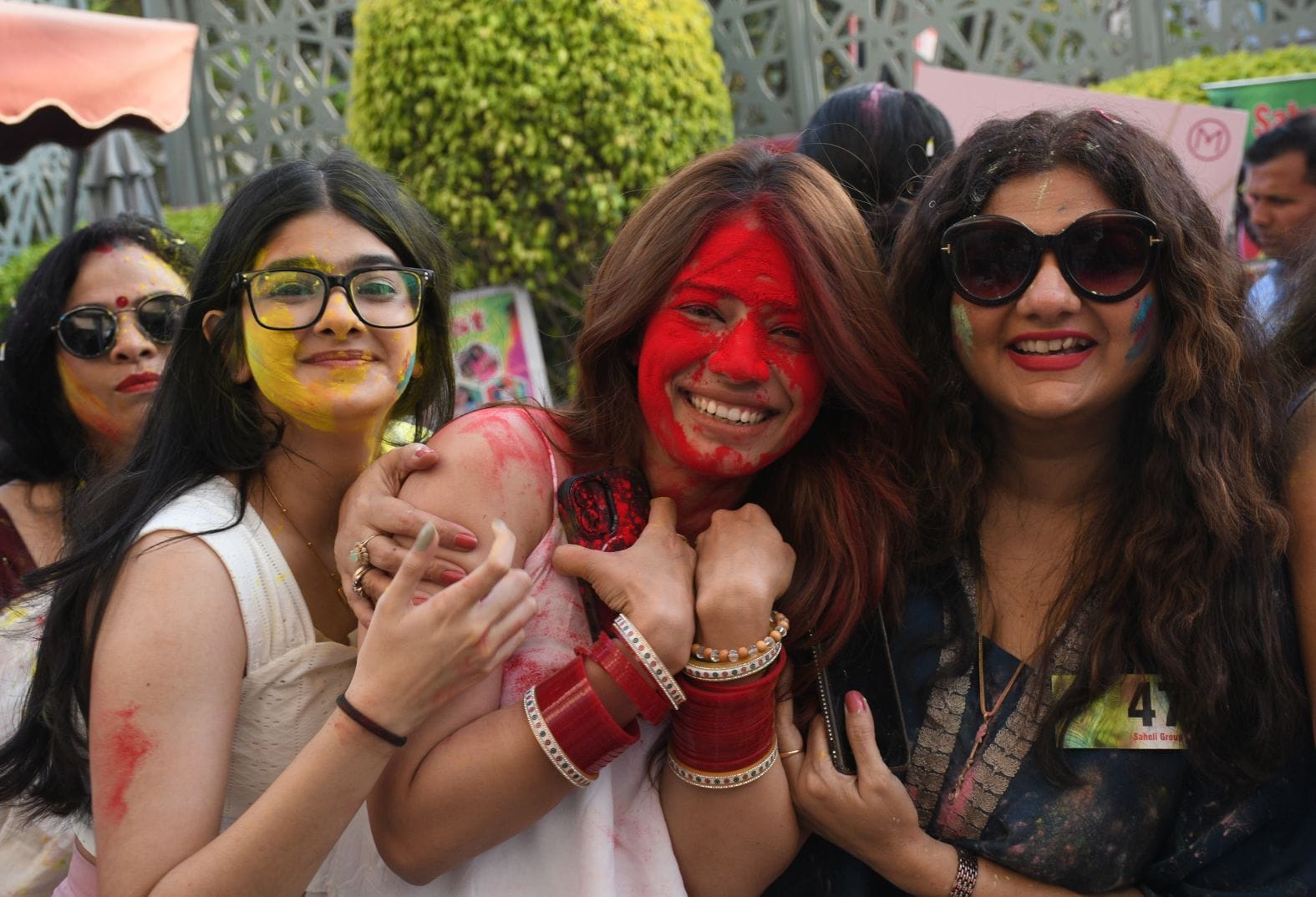 सहेली ग्रुप की ओर से गोमतीनगर के एक होटल में सोमवार को होली पार्टी का आयोजन किया गया। 
