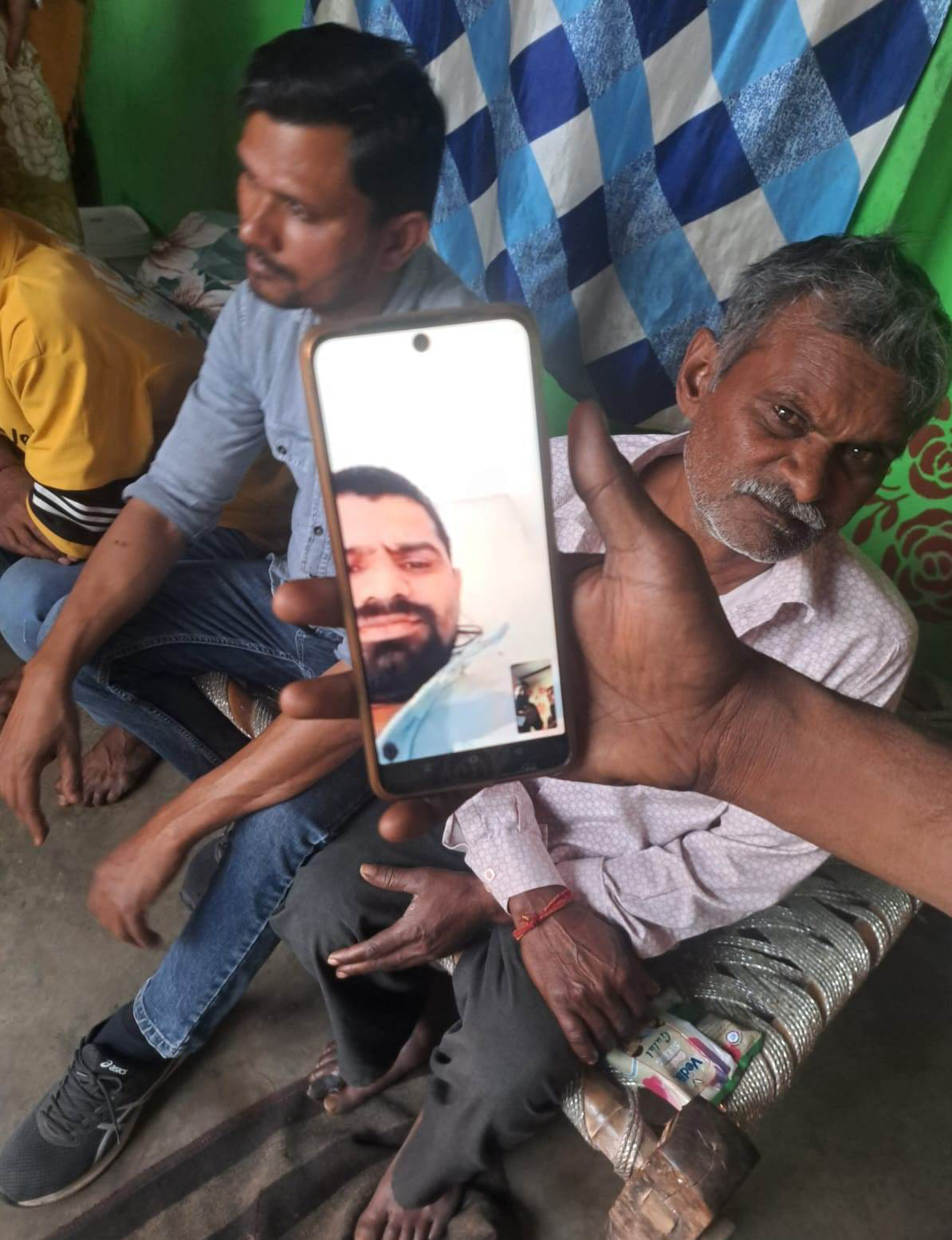 तेल अवीव में फंसे हरोड़ा निवासी अरुण । स्रोत परिजन तेल अवीव में फंसे हरोड़ा निवासी अरुण । स्रोत परिजन