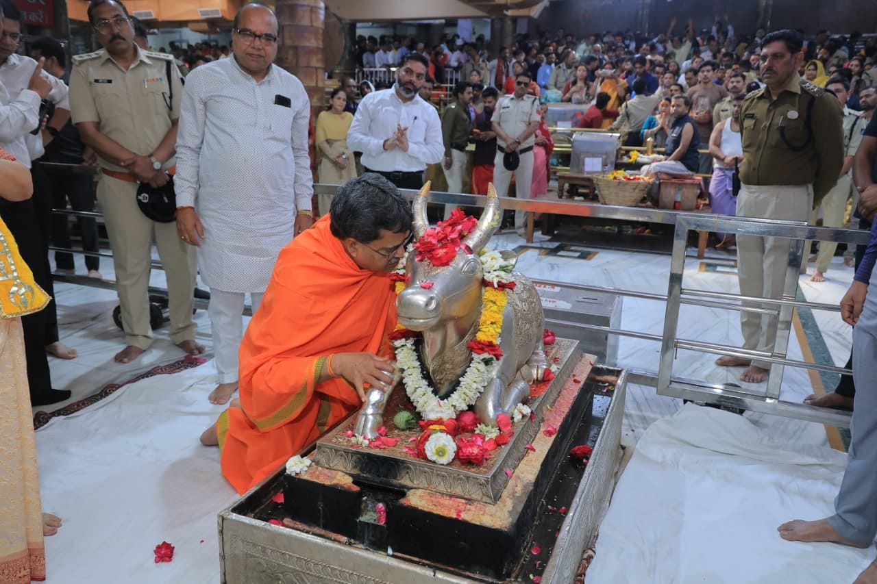 त्रिपुरा के मुख्यमंत्री ने किए दर्शन