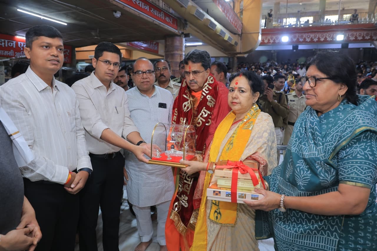 त्रिपुरा के मुख्यमंत्री ने किए दर्शन