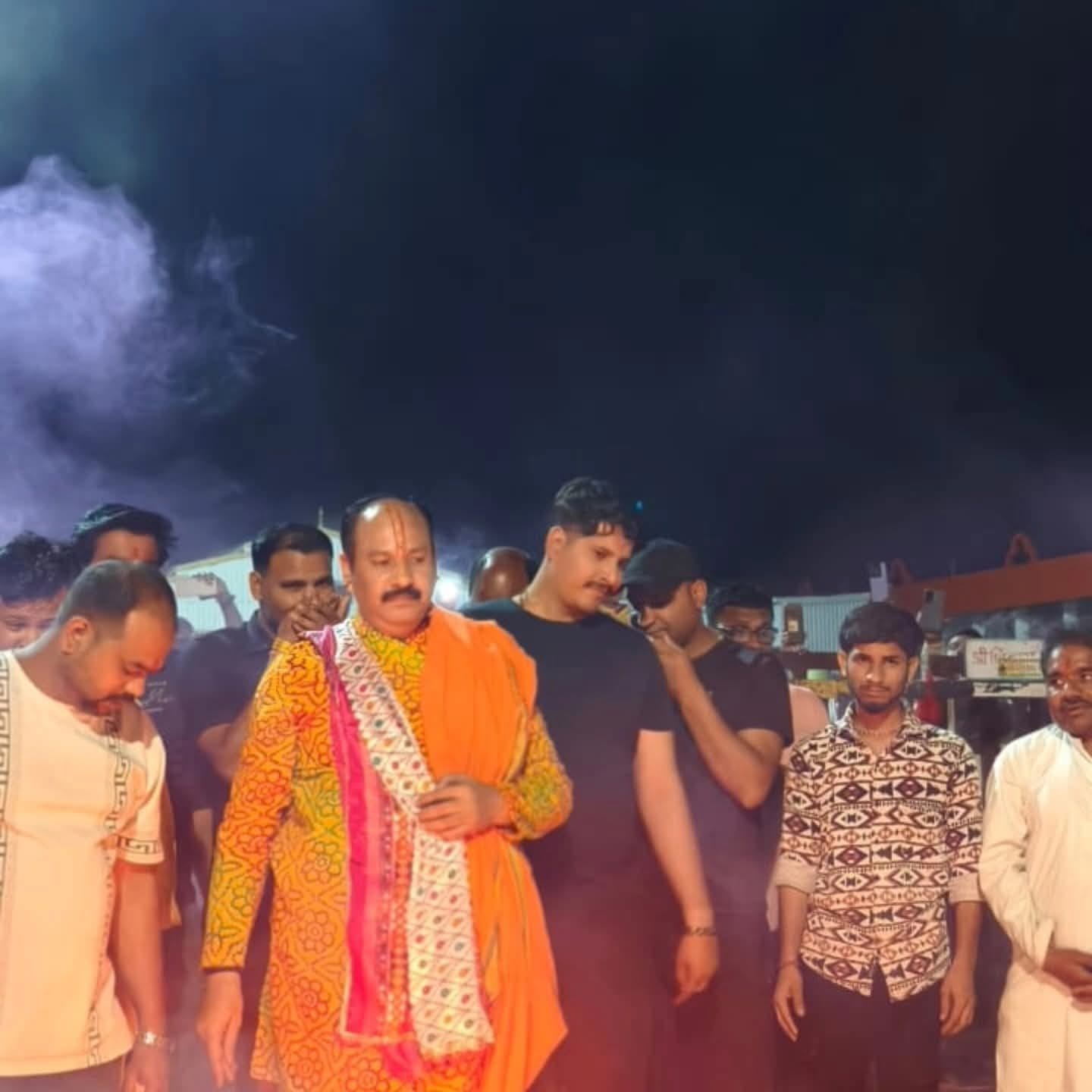 आस्था और उल्लास से जगमगाया शहर, कुबेरेश्वर धाम में पंडित प्रदीप मिश्रा ने विधिविधान से होलिका द आस्था और उल्लास से जगमगाया शहर, कुबेरेश्वर धाम में पंडित प्रदीप मिश्रा ने विधिविधान से होलिका द