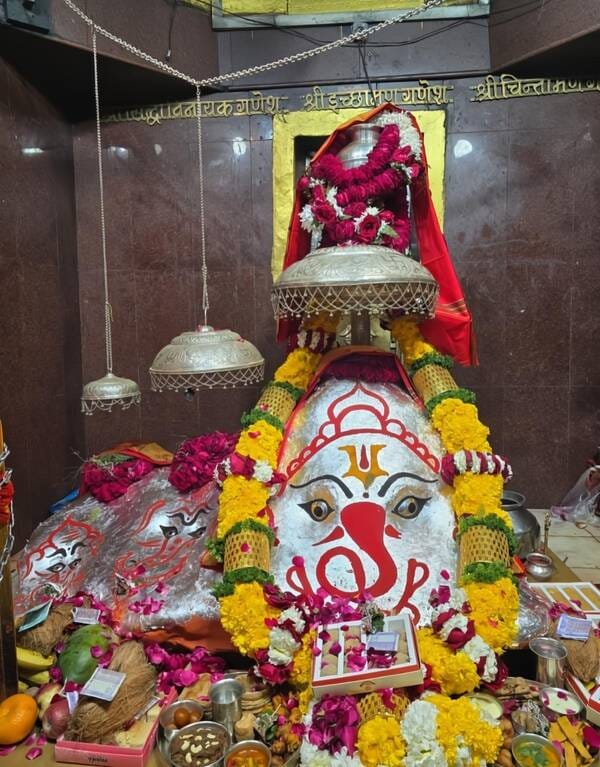 ऐसे हो रही सजावट ऐसे हो रही सजावट