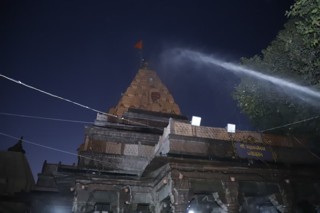 चंद्रग्रहण के बाद ऐसे हुआ महाकाल मंदिर मे शुद्धीकरण