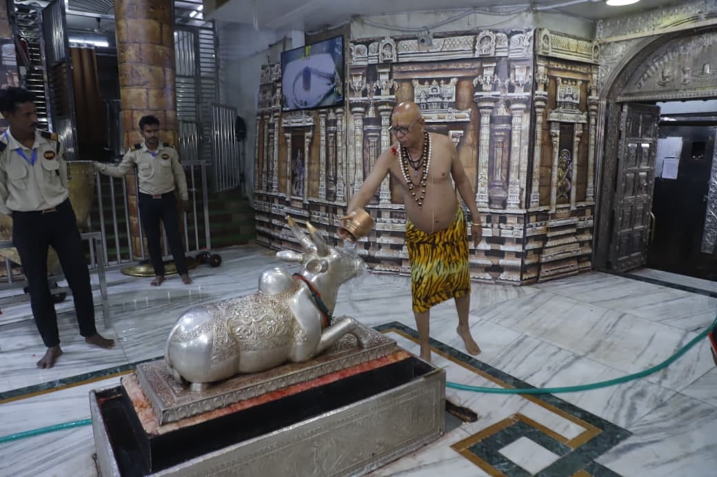 चंद्रग्रहण के बाद ऐसे हुआ महाकाल मंदिर मे शुद्धीकरण