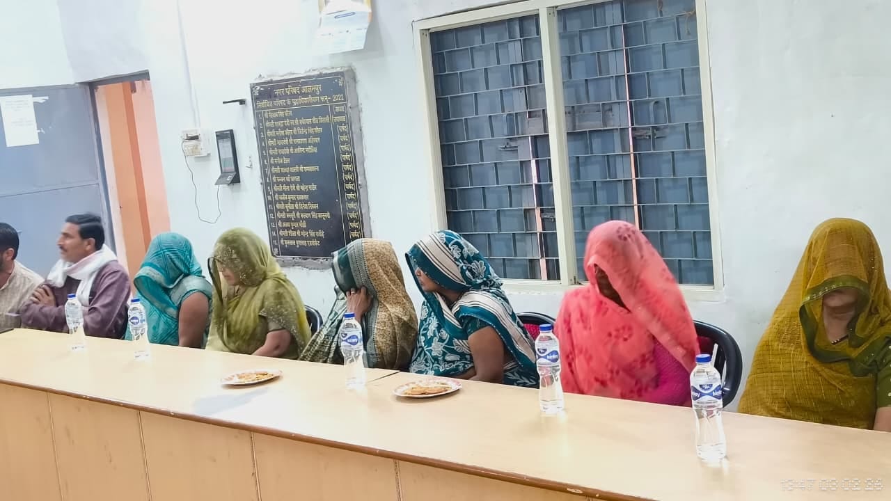 घुंघट में लोकतंत्र