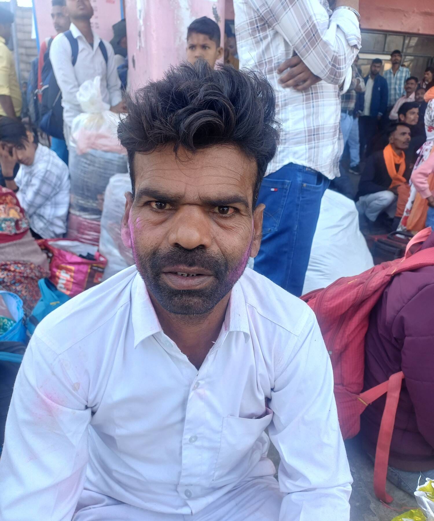 अंबाला छावनी बस अड्डे पर लगी यात्रियों की भीड़। संवाद अंबाला छावनी बस अड्डे पर लगी यात्रियों की भीड़। संवाद