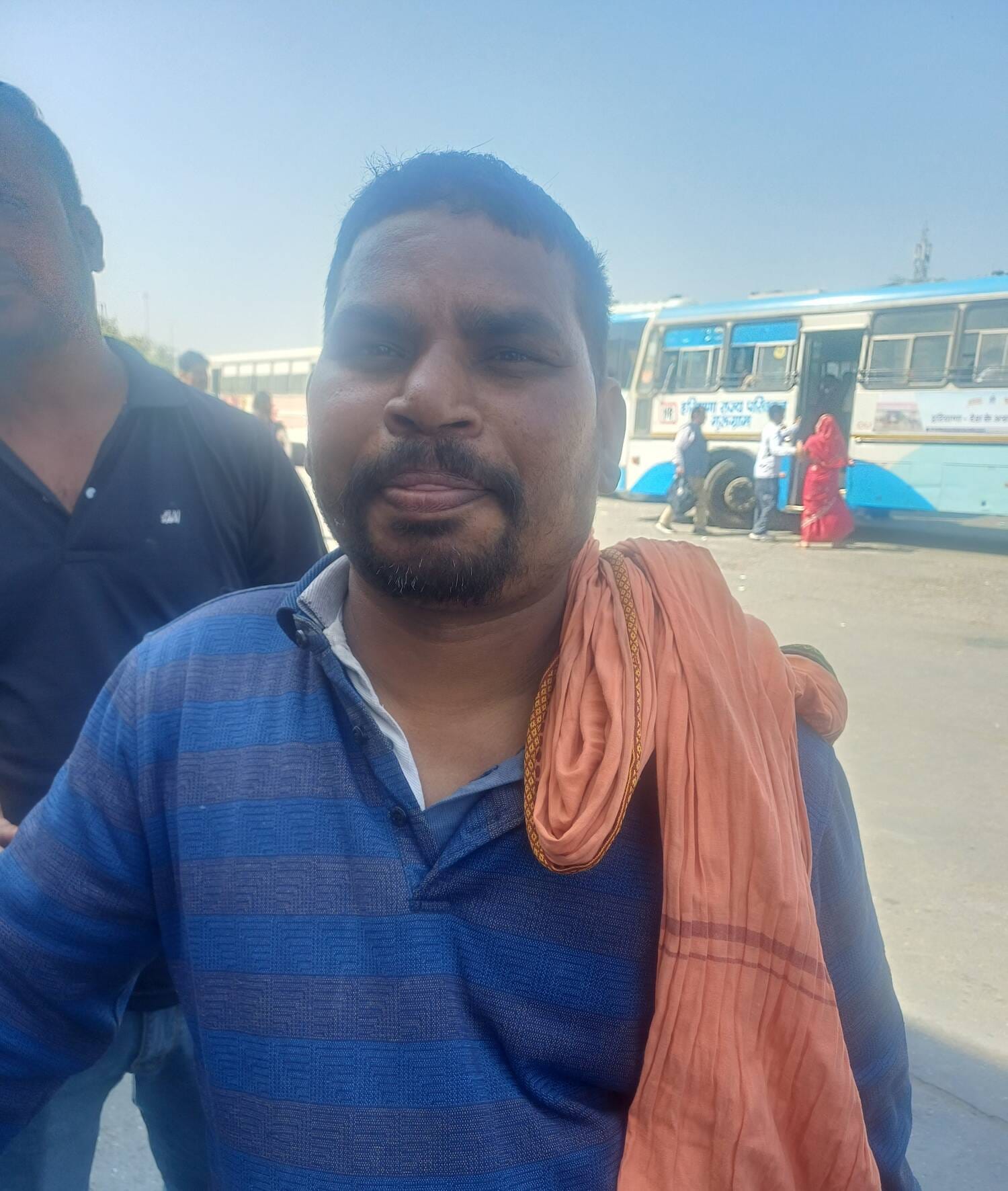 अंबाला छावनी बस अड्डे पर लगी यात्रियों की भीड़। संवाद अंबाला छावनी बस अड्डे पर लगी यात्रियों की भीड़। संवाद
