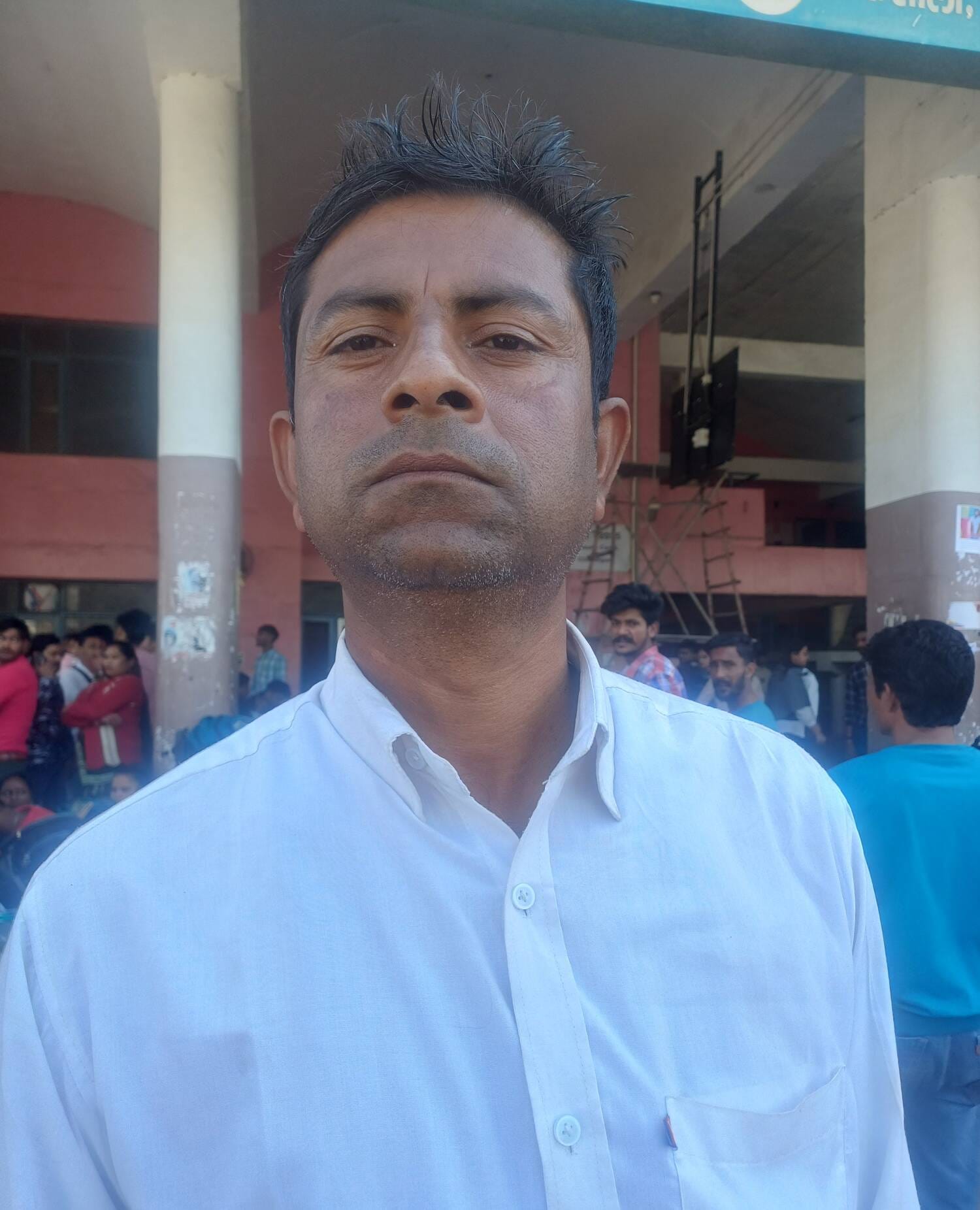 अंबाला छावनी बस अड्डे पर लगी यात्रियों की भीड़। संवाद अंबाला छावनी बस अड्डे पर लगी यात्रियों की भीड़। संवाद