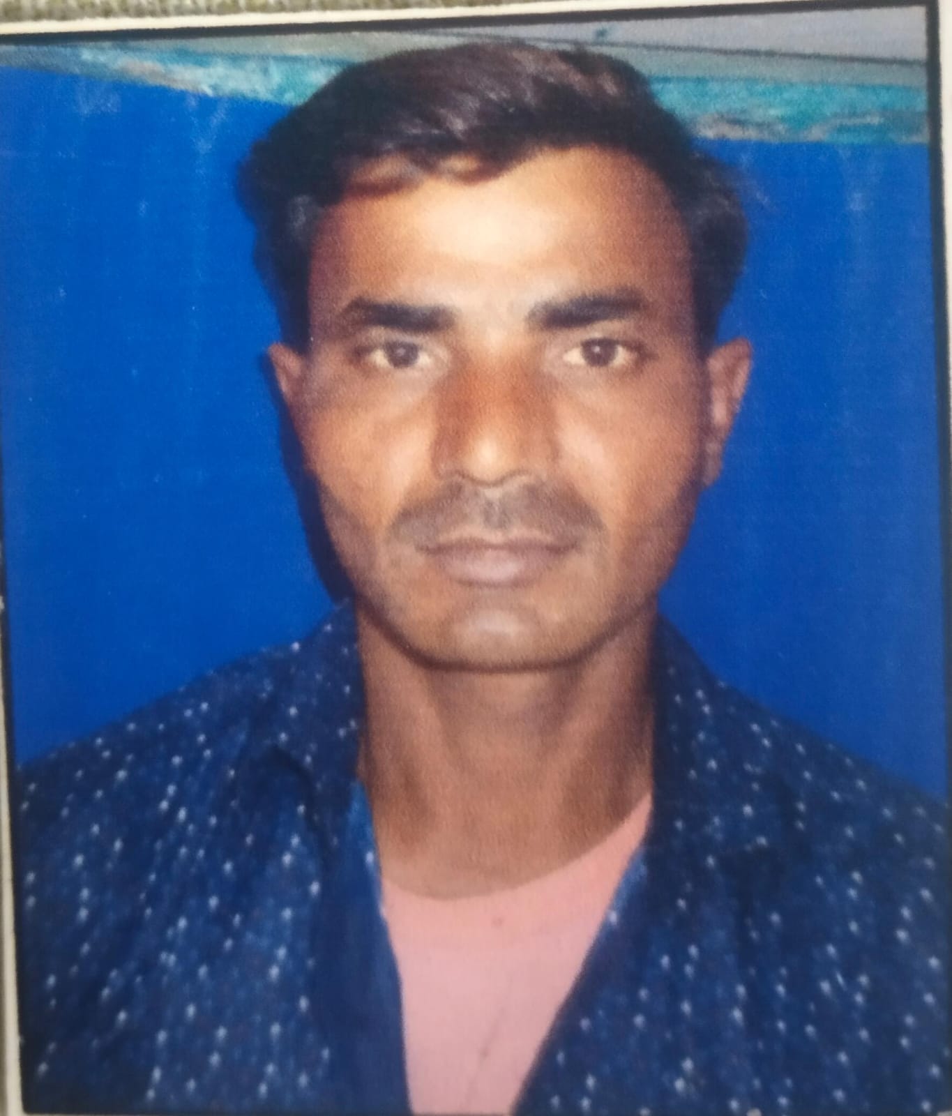 गजरौला क्षेत्र में हुए हादसे के बाद क्षतिग्रस्त खड़े ट्रक। संवाद गजरौला क्षेत्र में हुए हादसे के बाद क्षतिग्रस्त खड़े ट्रक। संवाद