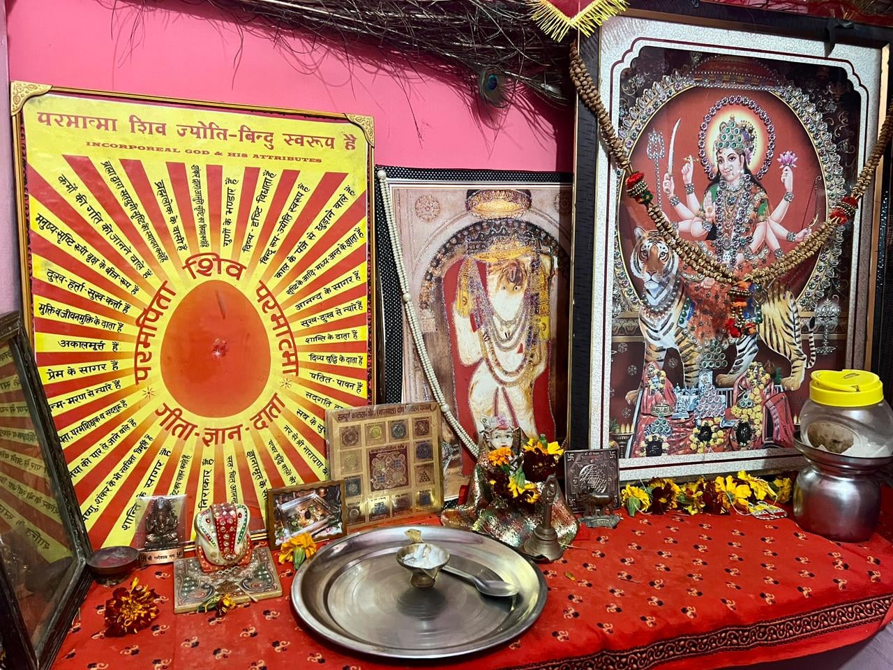 कुरुक्षेत्र। शहर के दुखभंजन महादेव मंदिर के बंद कपाट। संवाद कुरुक्षेत्र। शहर के दुखभंजन महादेव मंदिर के बंद कपाट। संवाद