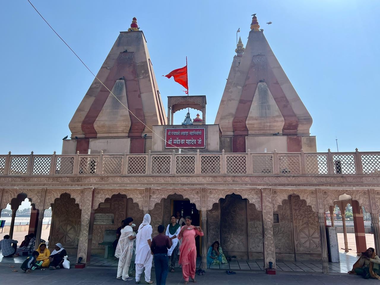 कुरुक्षेत्र। शहर के दुखभंजन महादेव मंदिर के बंद कपाट। संवाद कुरुक्षेत्र। शहर के दुखभंजन महादेव मंदिर के बंद कपाट। संवाद